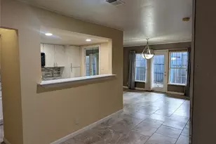 556 E Avenue J, Grand Prairie, TX 75050 - Photo 3