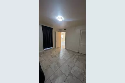 556 E Avenue J #B, Grand Prairie, TX 75050 - Photo 9
