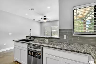 1323 S 5th Avenue, Denison, TX 75021 - Photo 9