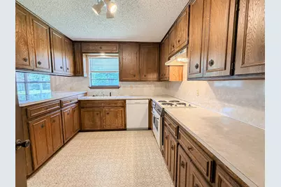 5210 Wildwood Drive, Wichita Falls, TX 76302 - Photo 7