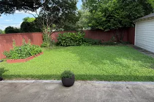7476 Walling Ln, Dallas, TX 75231 - Photo 15