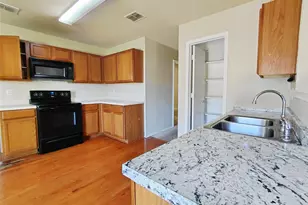 2123 W Grove Ln, Grand Prairie, TX 75052 - Photo 5
