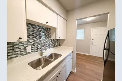 808 Blaylock Drive, Dallas, TX 75203 - Photo 11