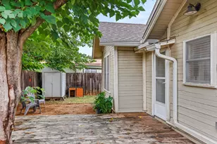 515 W 6th St, McGregor, TX 76657 - Photo 23