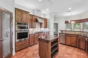 824 Havenwood Ln S, Fort Worth, TX 76112 - Photo 11