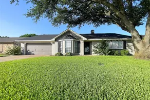 112 Overcrest Dr, Benbrook, TX 76126 - Photo 1