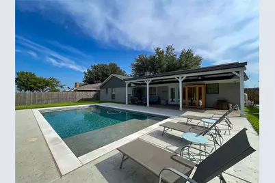 112 Overcrest Drive, Benbrook, TX 76126 - Photo 3