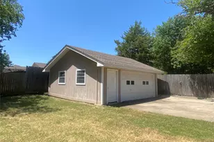 748 Chalk Hill Ln, DeSoto, TX 75115 - Photo 19