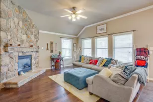 812 Valley Ridge Rd, Burleson, TX 76028 - Photo 9