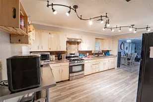 1006 N Live Oak St, Breckenridge, TX 76424 - Photo 11