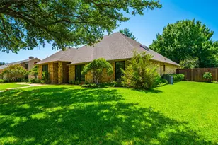 6633 Eton Ct, Benbrook, TX 76132 - Photo 3
