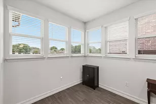 217 Jones St, Irving, TX 75063 - Photo 9