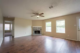 1420 Bumble Bee Dr, Lancaster, TX 75134 - Photo 9