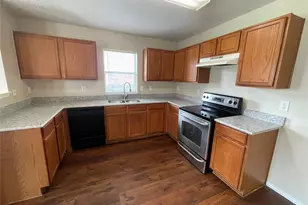 1420 Bumble Bee Dr, Lancaster, TX 75134 - Photo 7