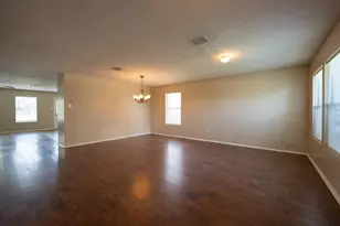 1420 Bumble Bee Dr, Lancaster, TX 75134 - Photo 5