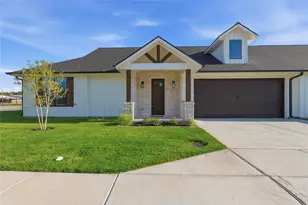 200 E Ewell St, Granbury, TX 76048 - Photo 1