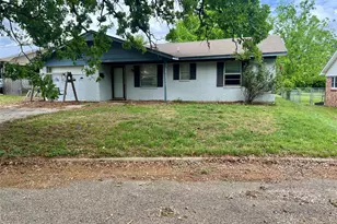 233 Hillcrest Dr, Nocona, TX 76255 - Photo 1