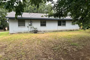 233 Hillcrest Dr, Nocona, TX 76255 - Photo 3