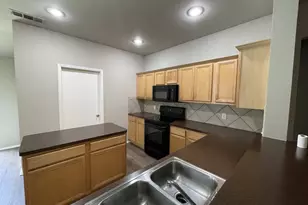 7404 Fossil Creek Dr, Arlington, TX 76002 - Photo 3