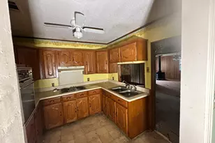 813 Magnolia Dr, Garland, TX 75040 - Photo 3