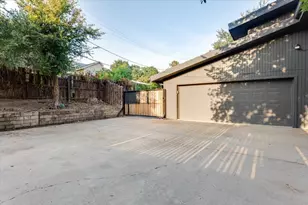 1459 Warrington Ct, Fort Worth, TX 76112 - Photo 35