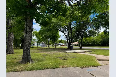 1118 E 12th Avenue, Corsicana, TX 75110 - Photo 1