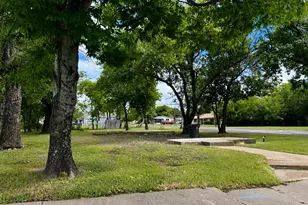 1118 E 12th Ave, Corsicana, TX 75110 - Photo 1