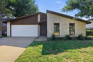 2711 Treeview Dr, Arlington, TX 76016 - Photo 1