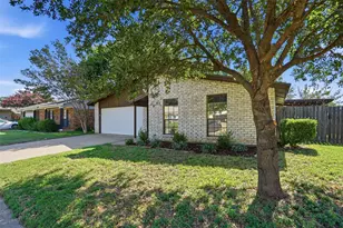 2711 Treeview Dr, Arlington, TX 76016 - Photo 3