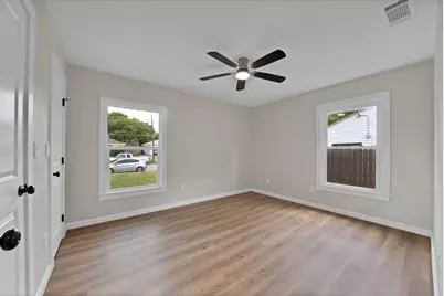 1104 E Russell Avenue, Carrollton, TX 75006 - Photo 19