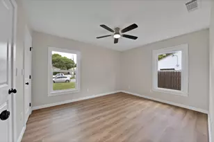 1104 E Russell Ave, Carrollton, TX 75006 - Photo 19