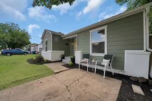 1104 E Russell Ave, Carrollton, TX 75006 - Photo 7