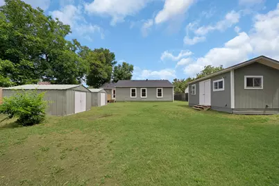 1104 E Russell Avenue, Carrollton, TX 75006 - Photo 29