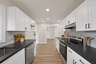 1104 E Russell Ave, Carrollton, TX 75006 - Photo 11