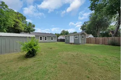 1104 E Russell Avenue, Carrollton, TX 75006 - Photo 31