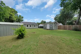 1104 E Russell Ave, Carrollton, TX 75006 - Photo 31