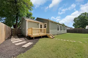 1104 E Russell Ave, Carrollton, TX 75006 - Photo 25
