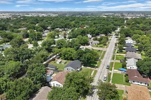 1104 E Russell Ave, Carrollton, TX 75006 - Photo 31