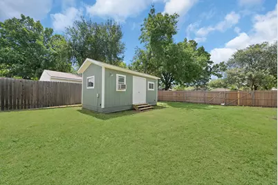 1104 E Russell Avenue, Carrollton, TX 75006 - Photo 27