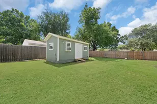 1104 E Russell Ave, Carrollton, TX 75006 - Photo 27