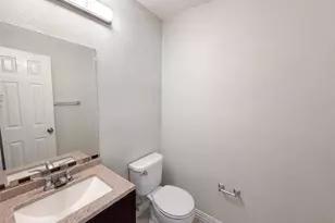 317 Riverwalk Ln, Irving, TX 75063 - Photo 17