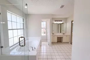317 Riverwalk Ln, Irving, TX 75063 - Photo 19