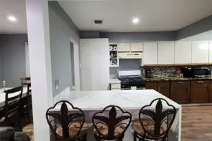 318 MacArthur Blvd, Grand Prairie, TX 75050 - Photo 5