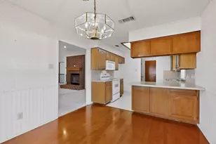 7517 Crosstimbers Ln, North Richland Hills, TX 76182 - Photo 11