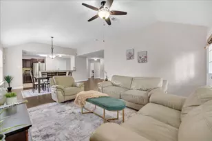 115 E Cason St, Irving, TX 75061 - Photo 9