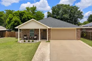 115 E Cason St, Irving, TX 75061 - Photo 1