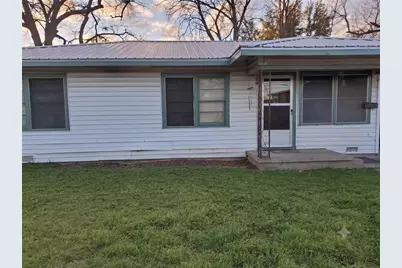 1204 N Fannin Avenue, Cameron, TX 76520 - Photo 1