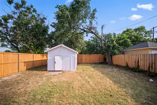 1350 Strickland St, Dallas, TX 75216 - Photo 25