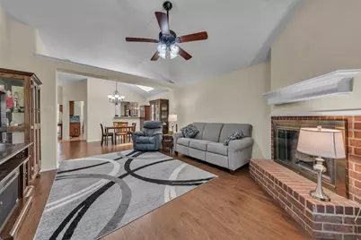 5909 Colebrook Court, Arlington, TX 76017 - Photo 11