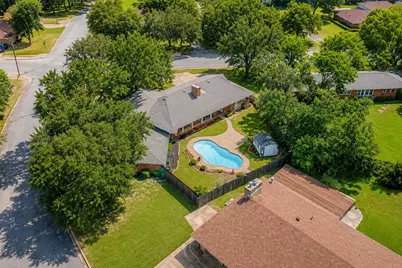4601 Holiday Lane E, North Richland Hills, TX 76180 - Photo 3